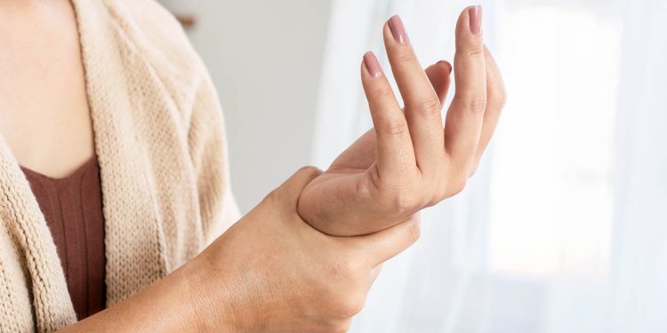 What causes numbness in hands and tingling in fingers