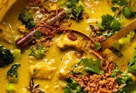 Golden Turmeric Coconut Curry