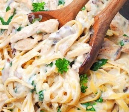 Creamy Chicken Alfredo with Spinach